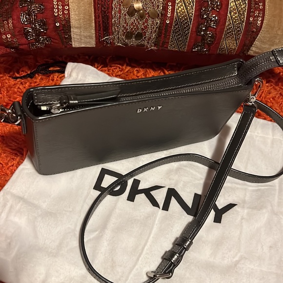 DKNY crossbody antique silver with dusk bag never used - Picture 6 of 6